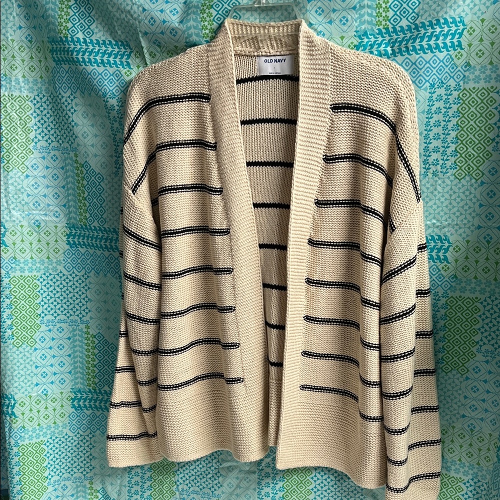 Old Navy Women's Cream Striped Sweater
